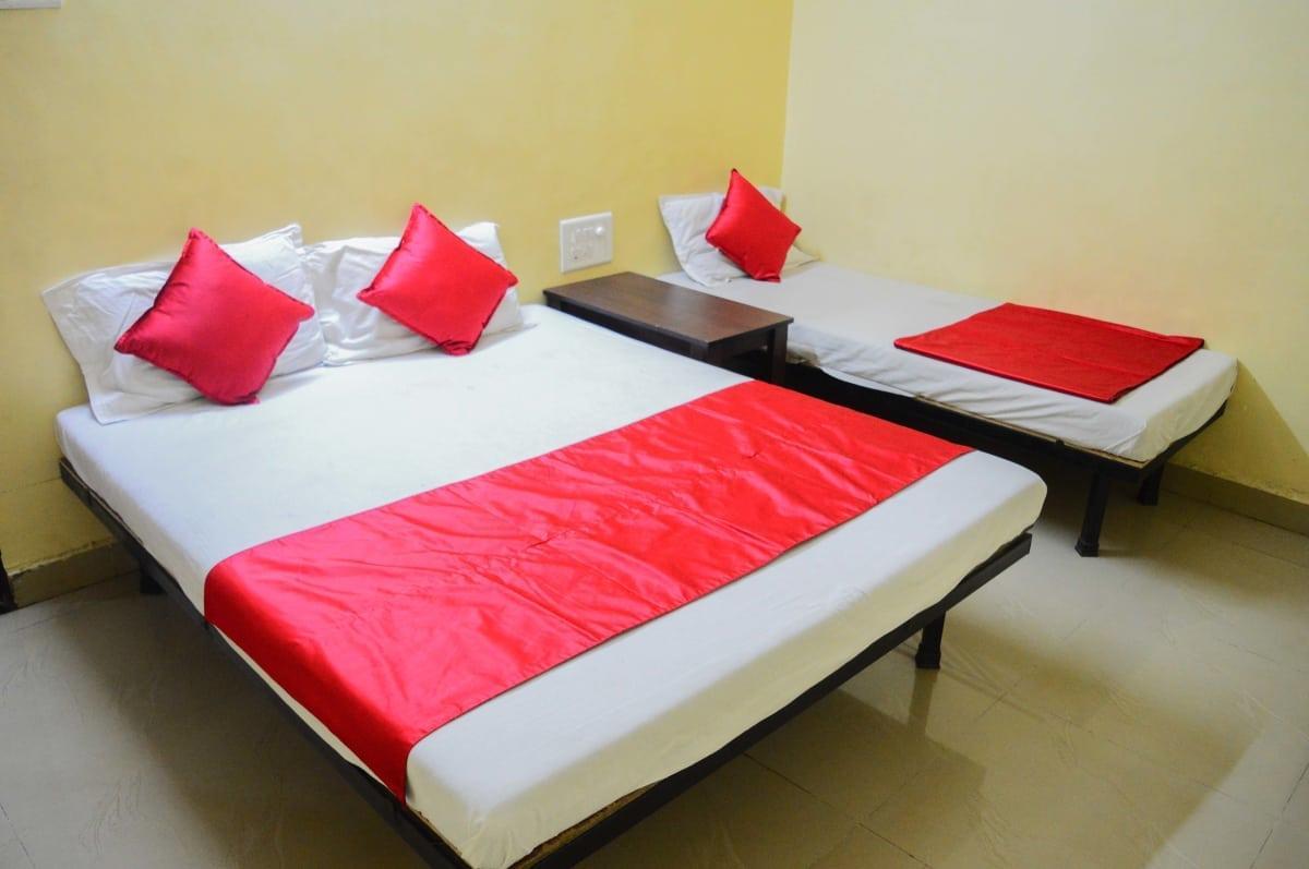 Hotel Gourav Palace 쉬르디 외부 사진