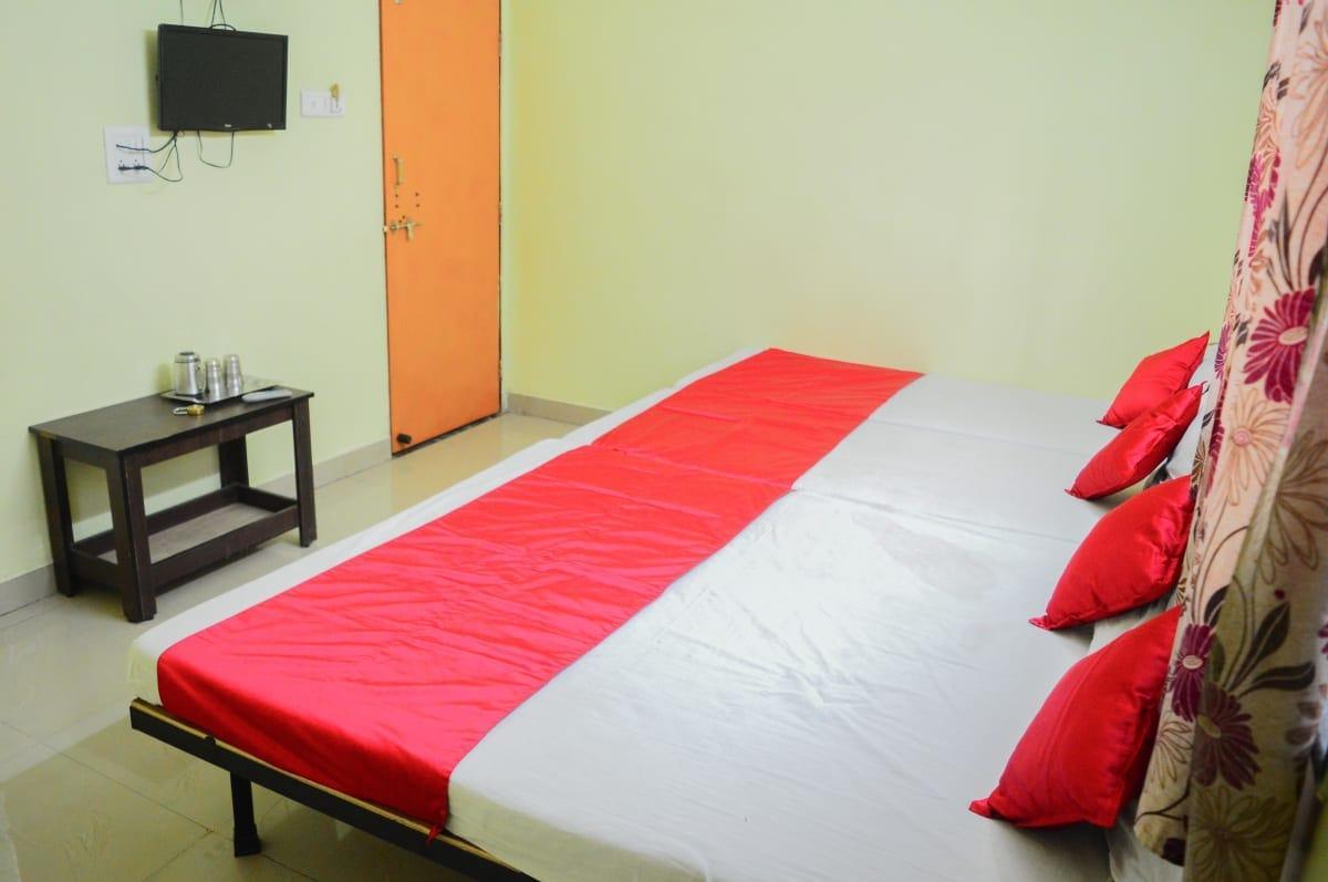 Hotel Gourav Palace 쉬르디 외부 사진